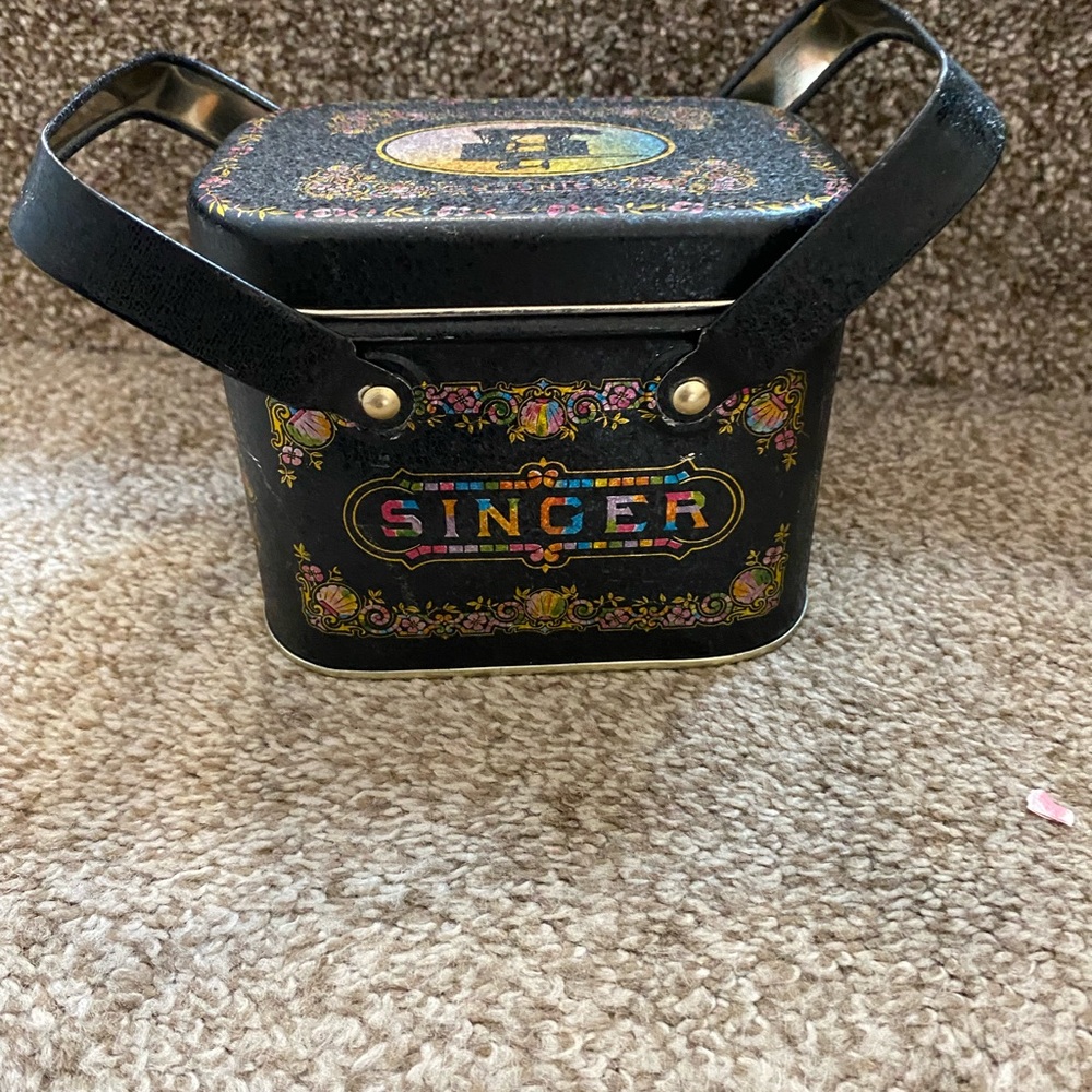 Singer tin sewing can
